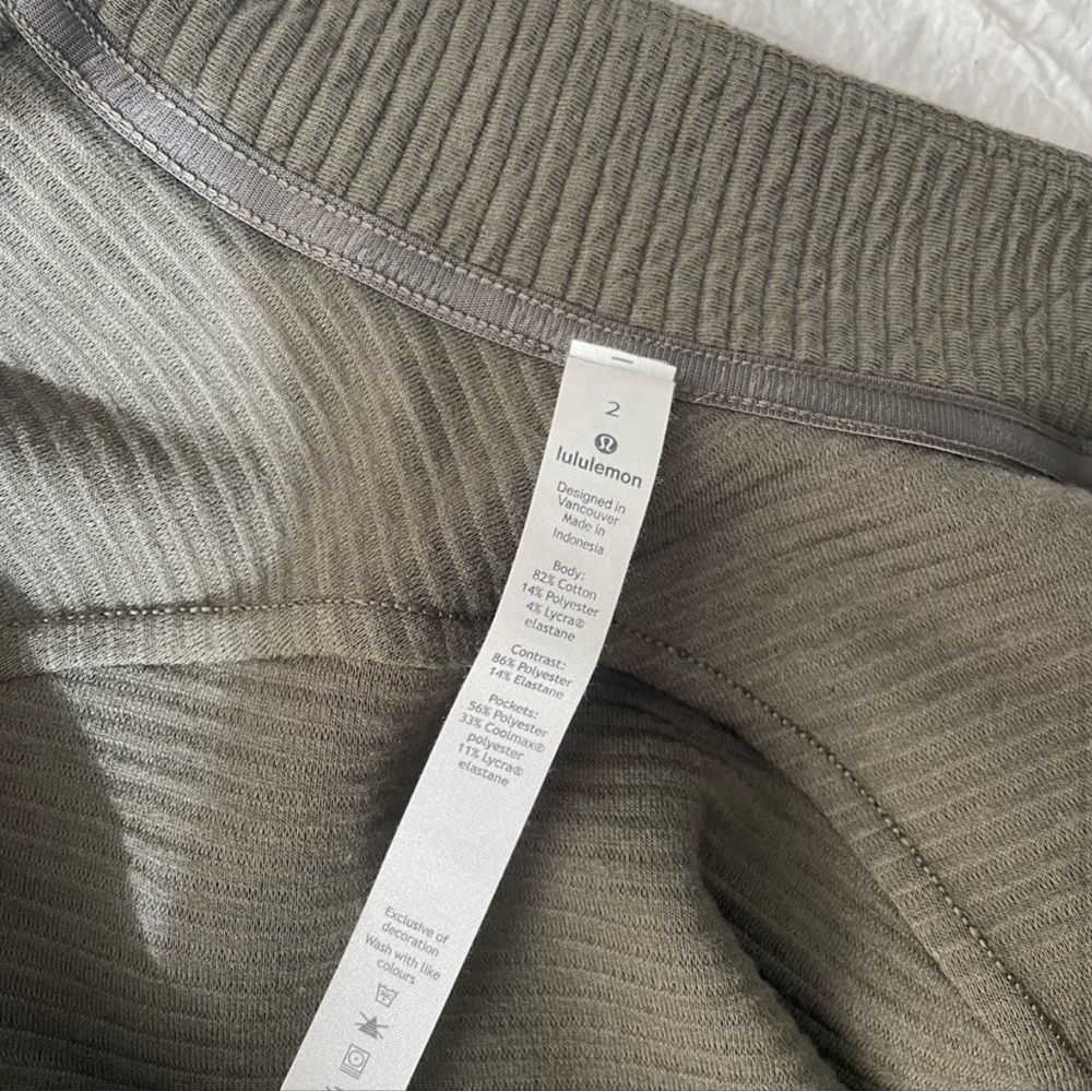 Lululemon On Repeat Bomber in Forest Green 2 NWOT - Picture 8 of 15